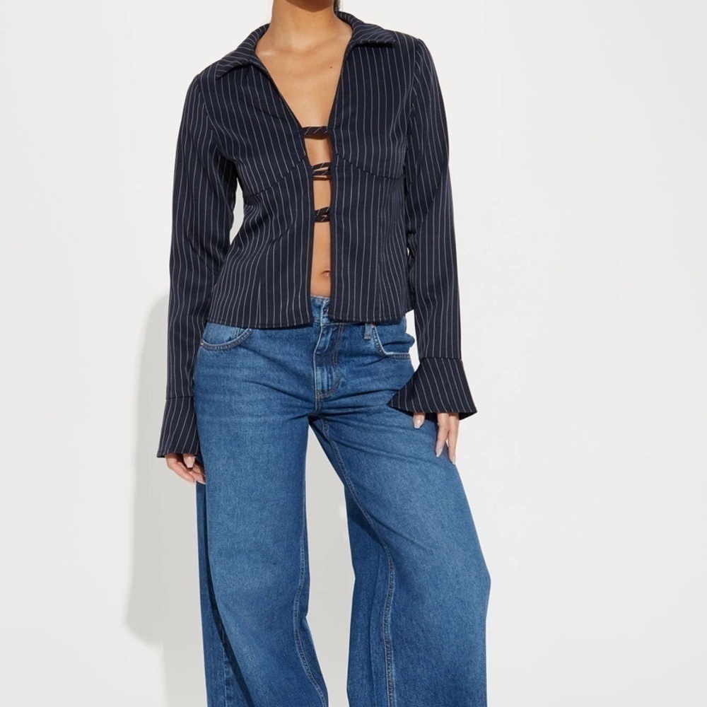 3/$28❤️Fashion nova looks serving Top navy blue and white stripe